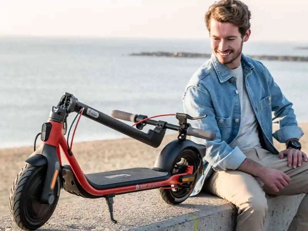 Електросамокат Segway-Ninebot <b>D28E</b>, Black/Red