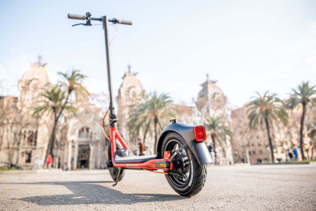 Електросамокат Segway-Ninebot <b>D28E</b>, Black/Red
