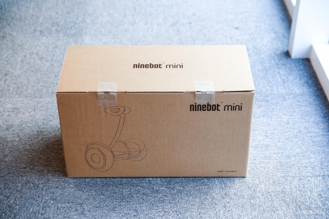 Зовнішній вигляд коробки зі скутером Xiaomi Ninebot mini